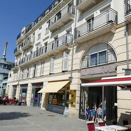 Disneyland Paris 70m² Face Parc, Place Ariane