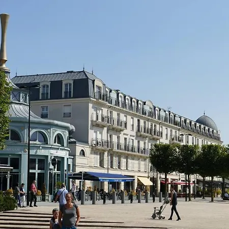 Apartment Disneyland Paris 70m² Face Parc, Place Ariane *