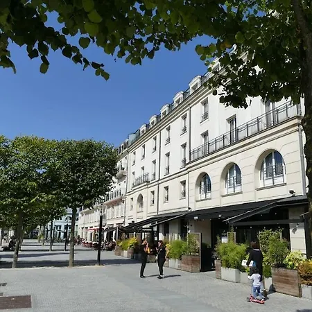 Apartment Disneyland Paris 70m² Face Parc, Place Ariane *
